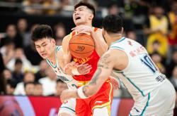 开云体育-广州男篮遭遇辽宁队反超，输球收场