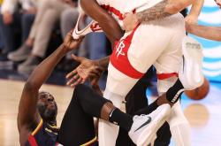 开云体育平台APP-骑士翻盘尼克斯，杜兰特点燃赛场