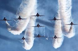 开云下载-跨界传奇，从山西鏖战到英超争冠，布克的双线战场