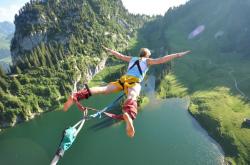 开云足球直播-梅西无解艺术击溃罗马，巴萨提前终结悬念的战术密码