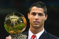 开云APP-西亚卡姆展现巨星价值，老鹰火力压制雄鹿，一场东部新格局的预演