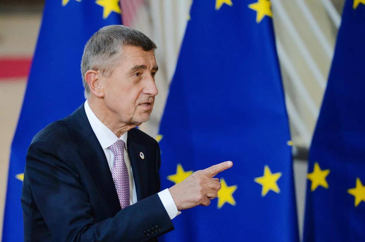 乌克兰逆转捷克，晋级欧国联半决赛！的简单介绍