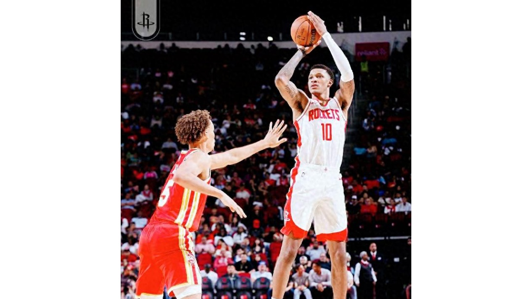 关于老鹰再胜晋级，马刺遭遇逆转输球的信息