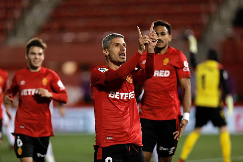 包含马洛卡豪取两连胜，力压同城对手的词条