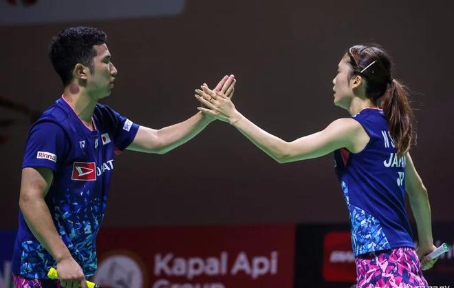 包含英格兰羽毛球队碾压丹麦羽毛球队，辛杜惊艳世界的词条