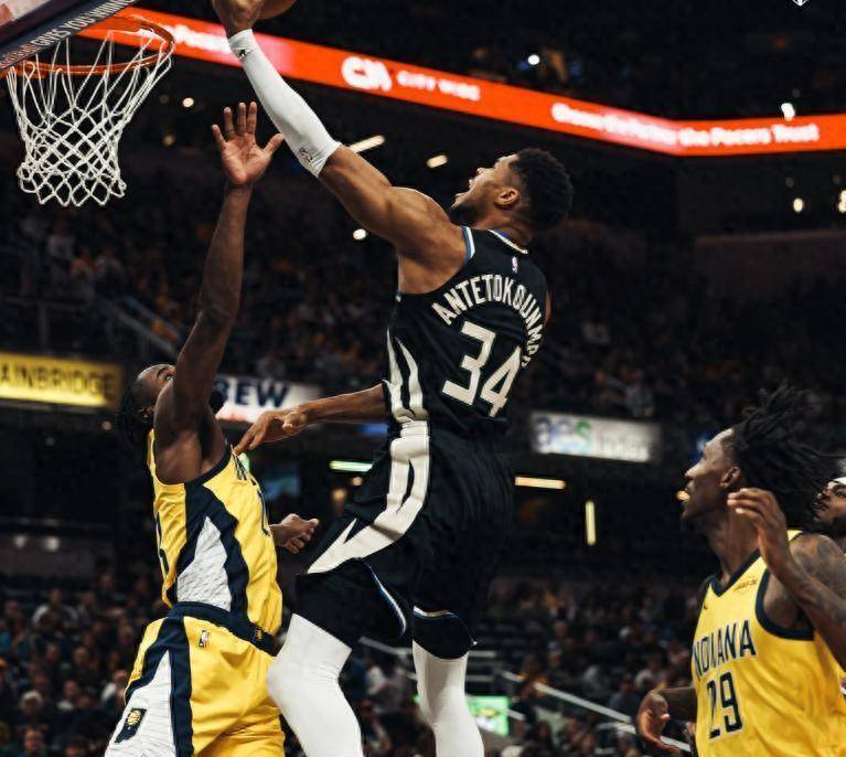 山东队逆转雄鹿，西亚卡姆带队取胜