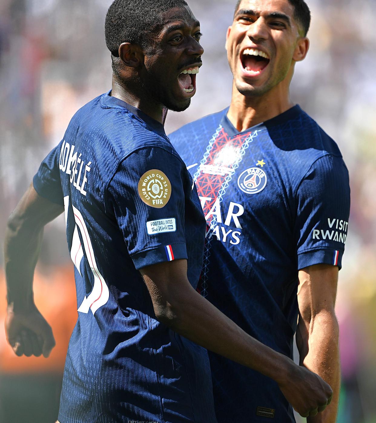 包含巴黎圣日耳曼在法甲中领先，马赛紧追的词条