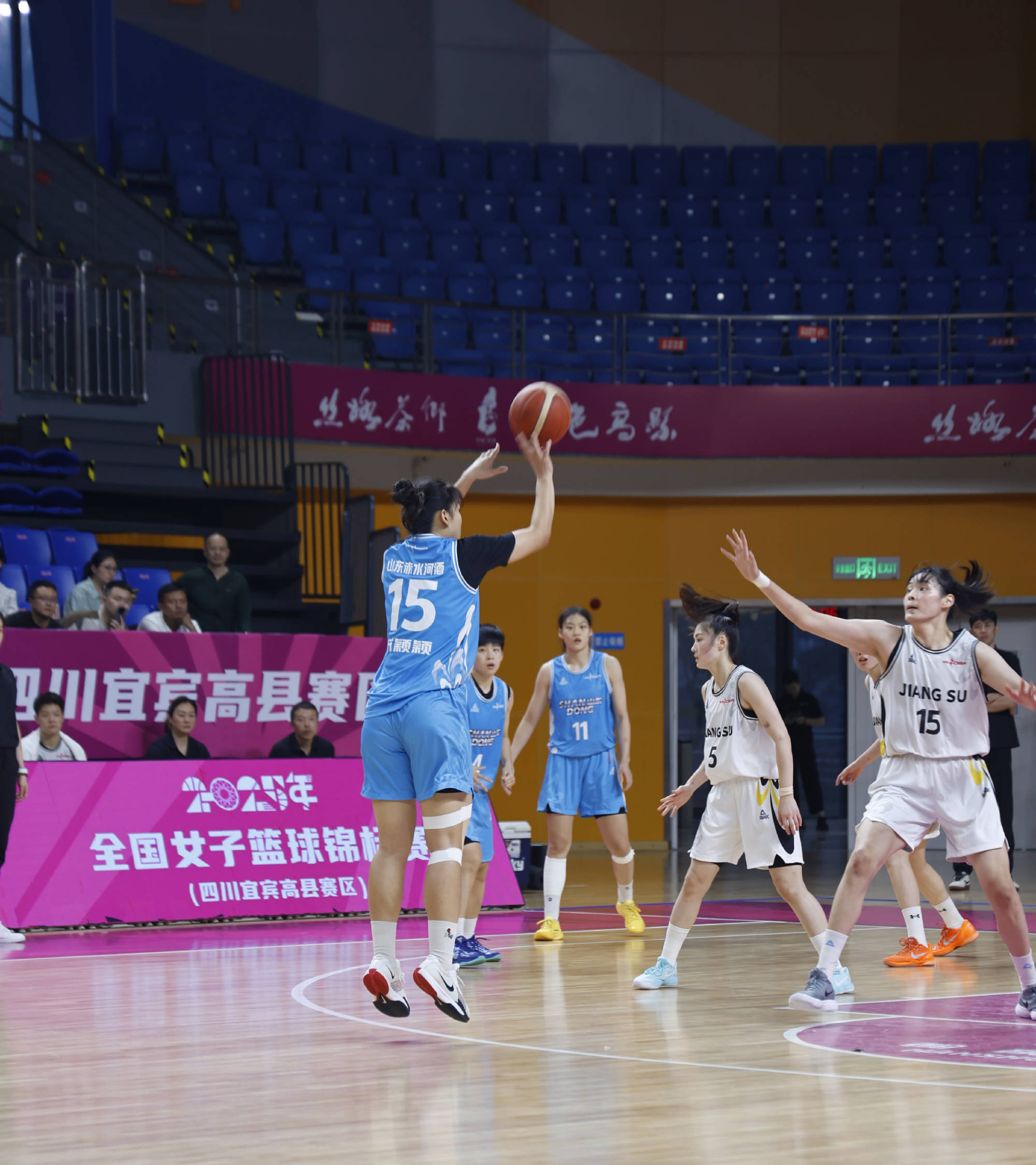 山西女篮队员生日庆祝温馨举行