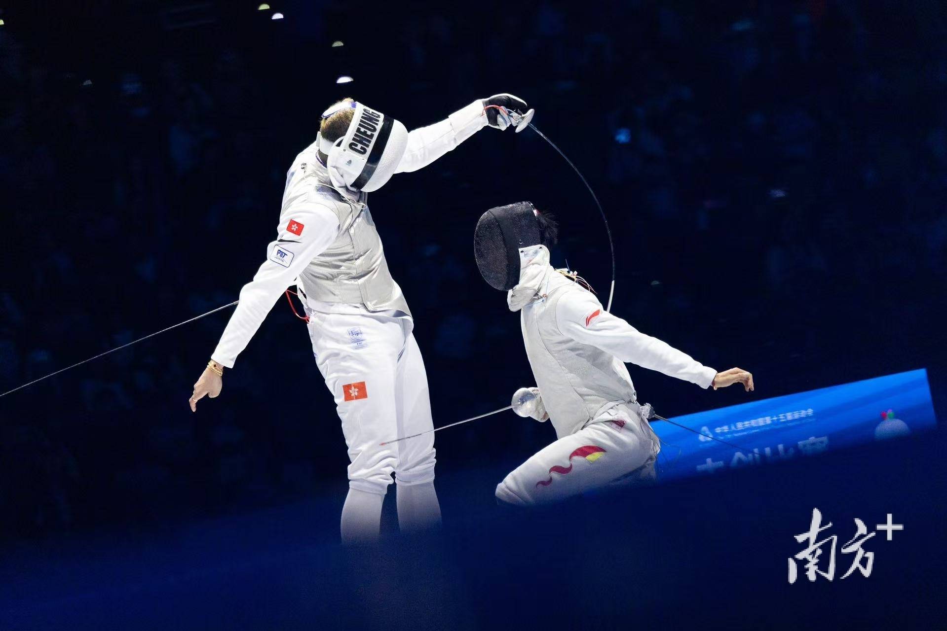 哥伦比亚击剑选手获得铜牌，精彩表现