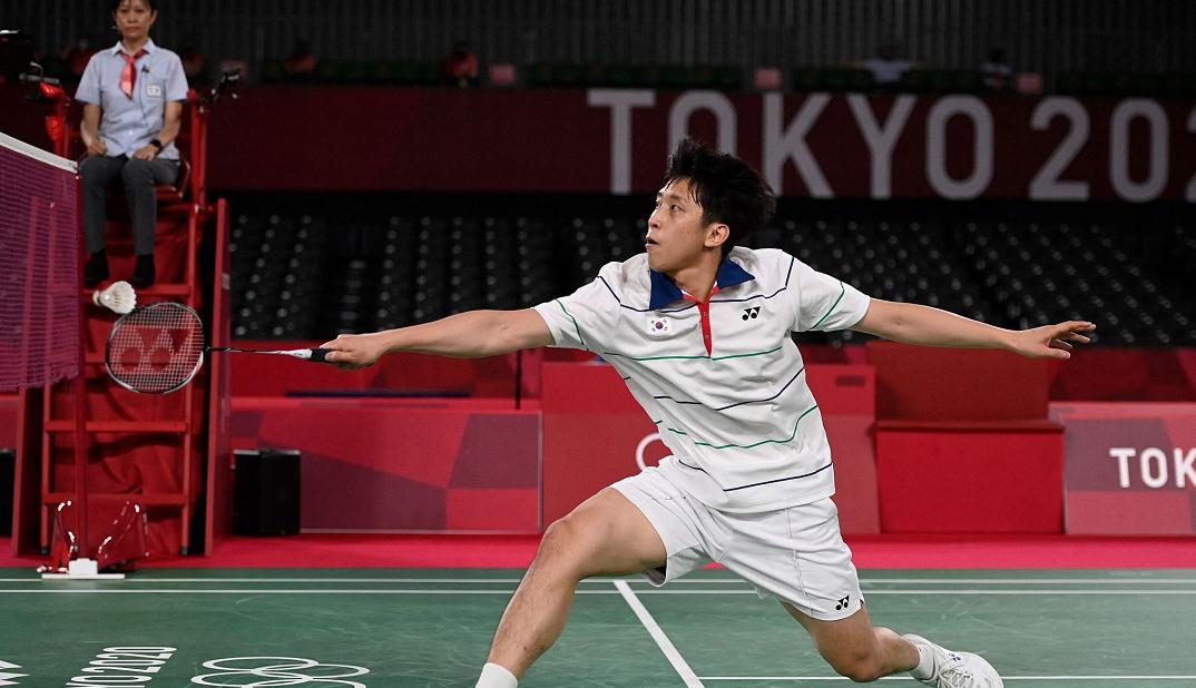 包含中国羽毛球队完胜泰国羽毛球队，谌龙三分雨点燃全场的词条