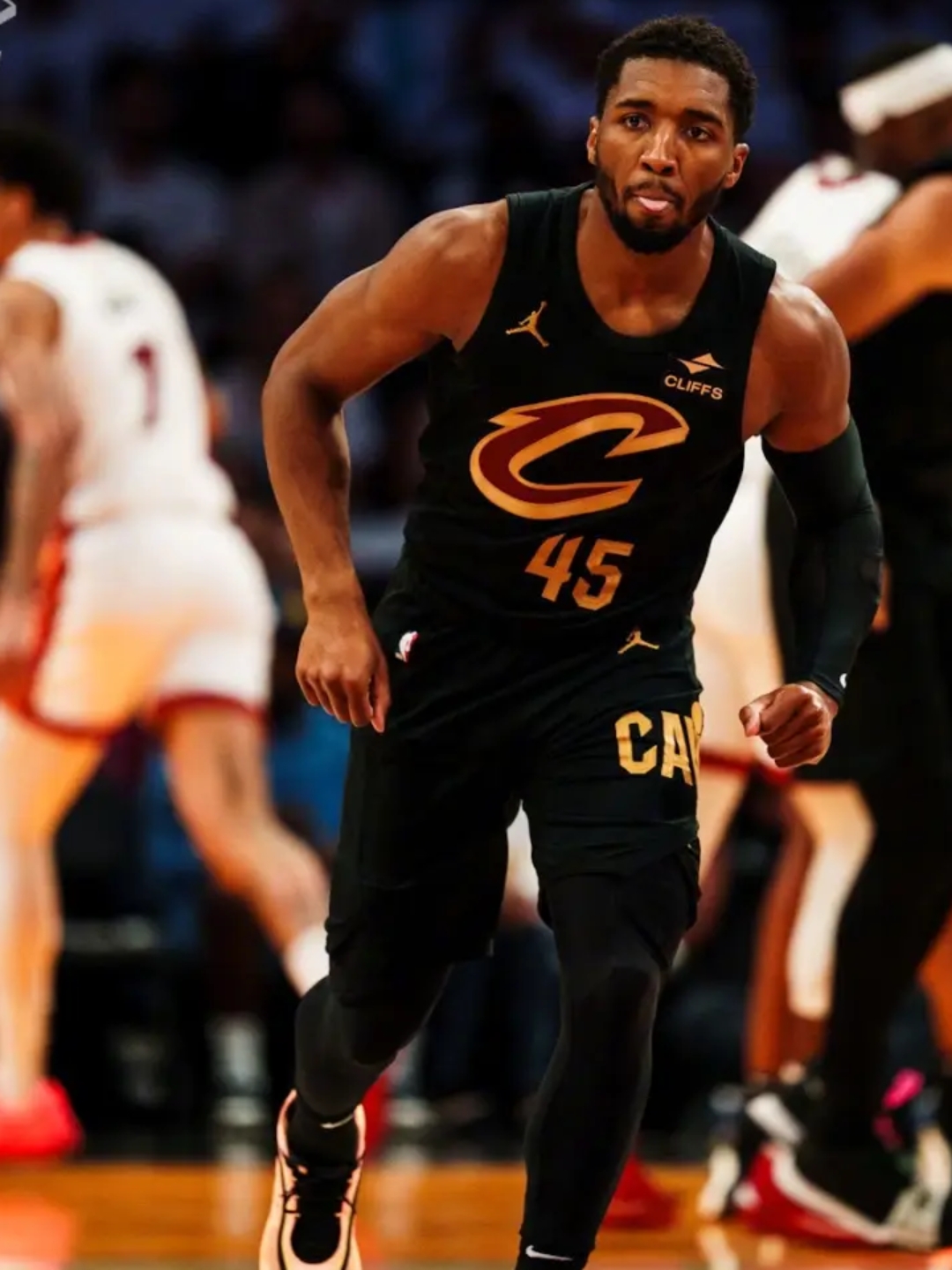 包含雷霆爆冷凯尔特人B队，乔治三分雨点燃全场的词条