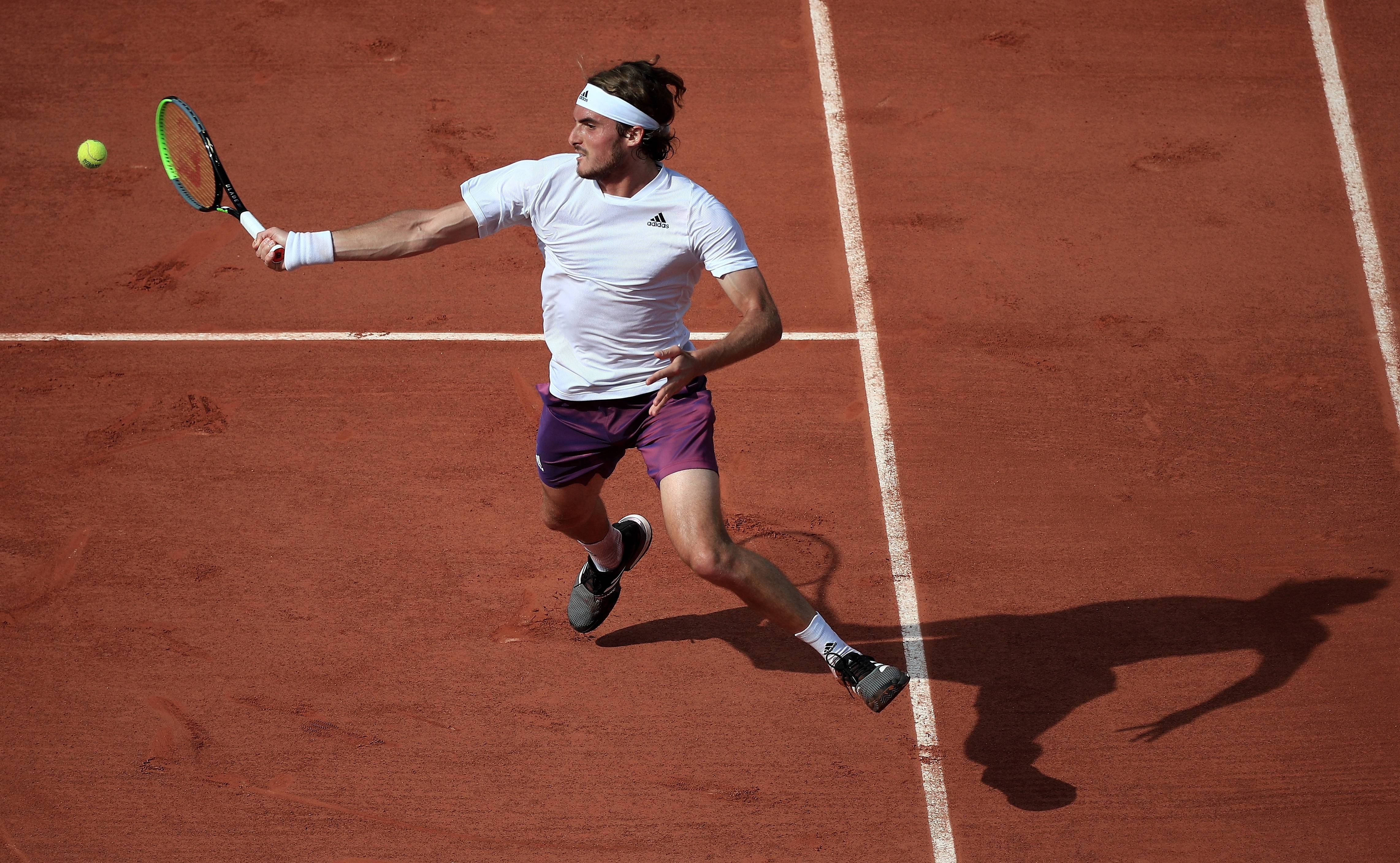 包含世界网球队横扫美国网球队，西西帕斯爆发神勇的词条