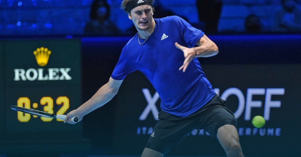 关于英国网球队险胜美国网球队，兹维列夫统治全场的信息