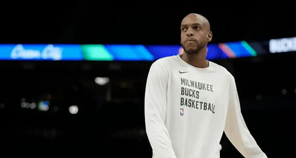 雄鹿后卫连轰高分,大胜对手的简单介绍 雄鹿后卫连轰高分,大胜对手的简单介绍