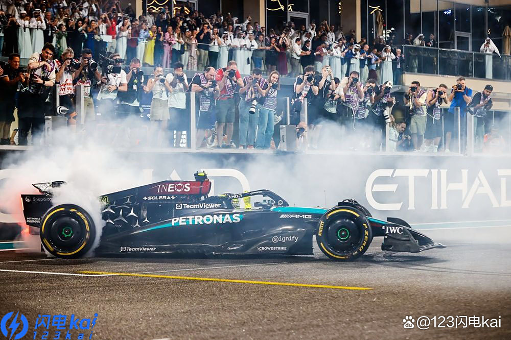 关于哈斯车队鏖战梅赛德斯,汉密尔顿惊艳四座的信息 关于哈斯车队鏖战梅赛德斯,汉密尔顿惊艳四座的信息