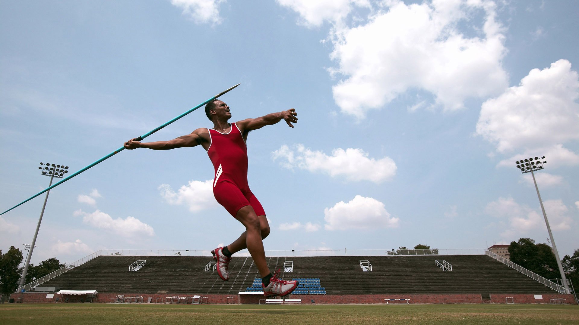 黄潜奇迹夜，卡塞米罗终场绝杀，比利亚雷亚尔掀翻法国巨人