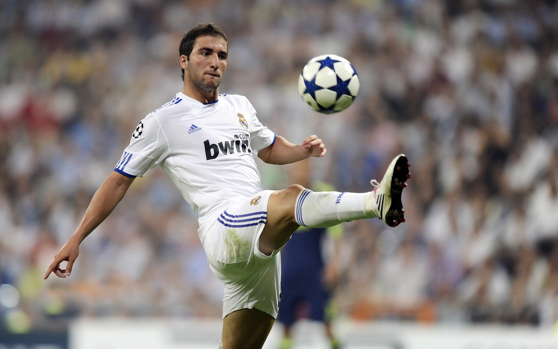 库尔图瓦神迹扛起全队，曼联式绝杀再现荷兰战场